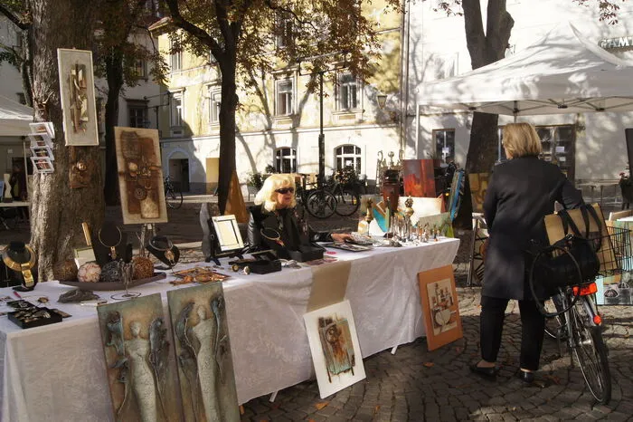 Der Markt findet am Freitag und Samstag, dem 19. Oktober statt. Ebenfalls mit dabei: Liselotte Häusler.