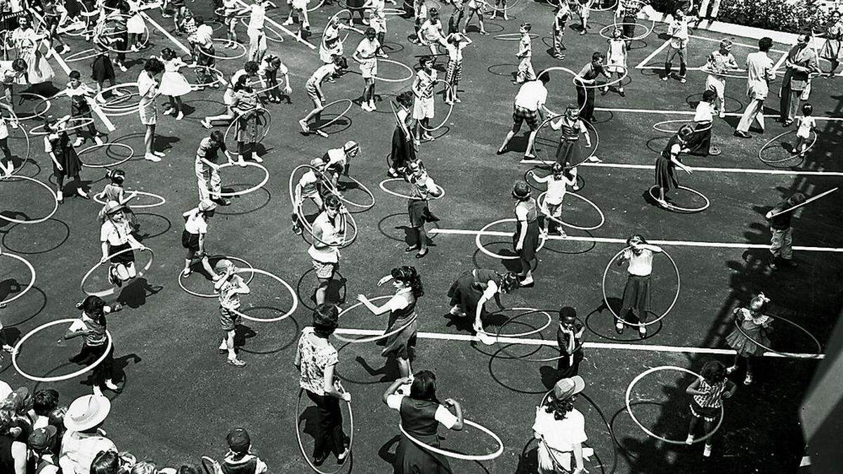 Mittwoch und Donnerstag drehen sich im Augarten die Hula Hoop-Reifen.