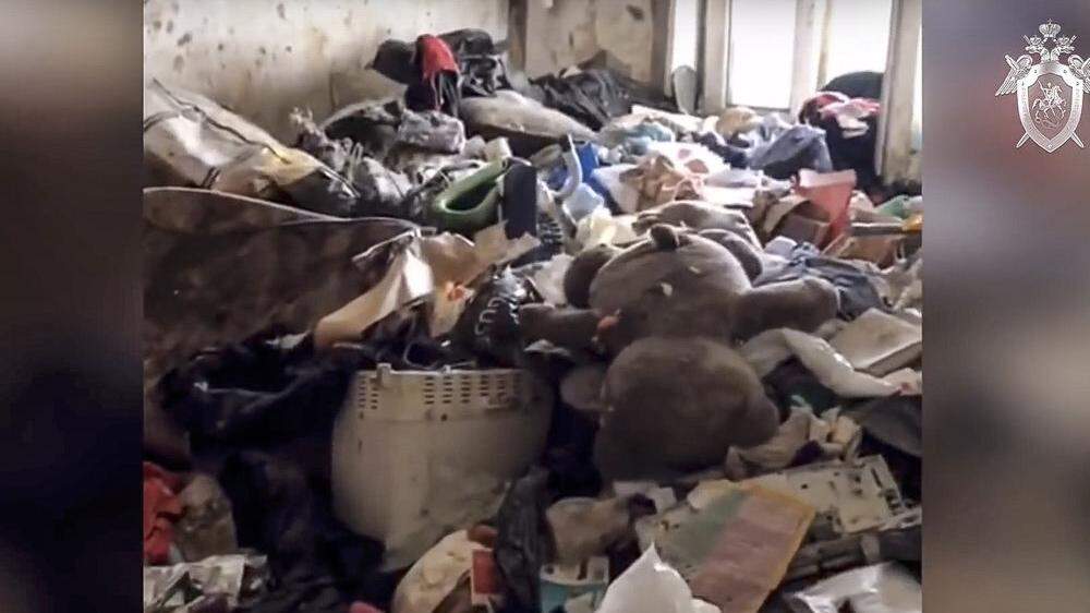 Mädchen aus völlig vermüllter Wohnung in Moskau gerettet