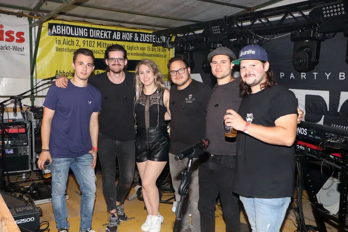 Partyband „MeetU“ aus Bleiburg mit Stefan Kirchengast, Nicolaus Unterberger, Philipp Mlinar, Sarah Zippusch, Heinz Luznik und Stefan Shereinig.