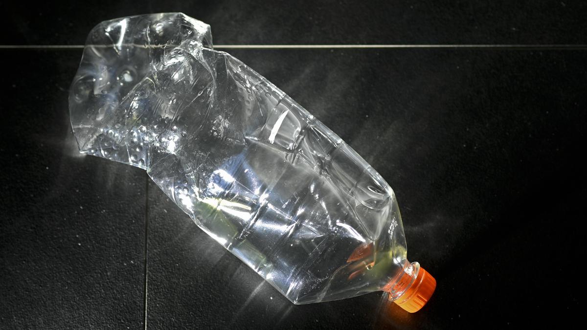 Der Verschluss einer Plastikflasche wurde dem Kleinkind zum Verhängnis (Sujetbild)