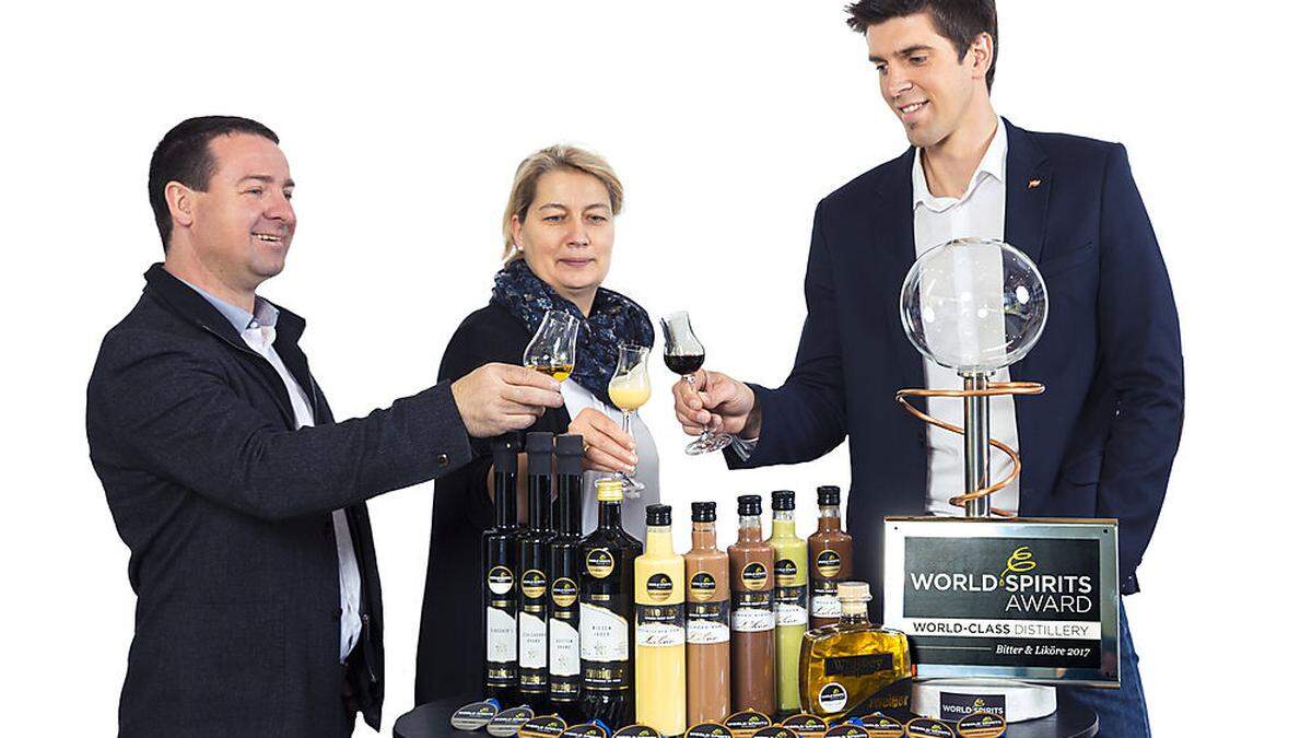 Ferdinand, Beate und Ernst Zweiger (v. l.) mit ihren preisgekrönten Produkten