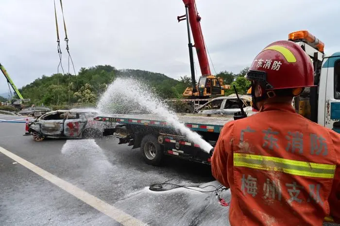 240501 -- MEIZHOU, May 1, 2024 -- Firefighters work at the site of a road cave-in on a section of the Meizhou-Dabu Expressway in Meizhou, south China s Guangdong Province, May 1, 2024. Nineteen people were confirmed dead after a road cave-in on an expressway in south China s Guangdong Province trapped 18 vehicles on early Wednesday morning, local authorities said. Another 30 people were receiving treatment in hospital and were not in life-threatening situations, said authorities in the city of Meizhou. The cave-in happened around 2:10 a.m. on a section of the Meizhou-Dabu Expressway in Meizhou. The cave-in area measures 184.3 square meters, according to the government of Meizhou. More than 500 people have participated in the res PUBLICATIONxNOTxINxCHN