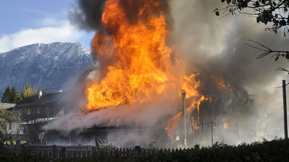 Kurz vor 13 Uhr wurden die Feuerwehren zum Wirtschaftsgebäudebrand in Zauchen gerufen