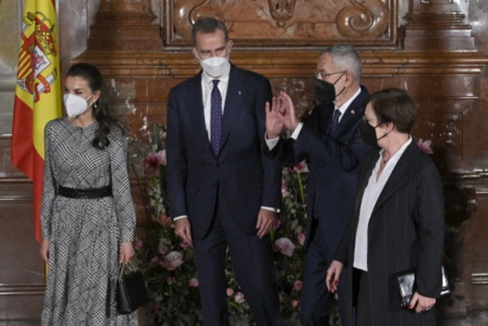 Am späten Nachmittag empfing Bundespräsident Alexander Van der Bellen das spanische Königspaar im Unteren Belvedere zur Eröffnung der Kunstausstellung "Dalí-Freud. Eine Obsession".