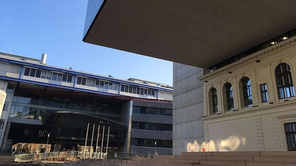 Im Bild: Die neue Uni-Bibliothek und das Resowi-Zentrum