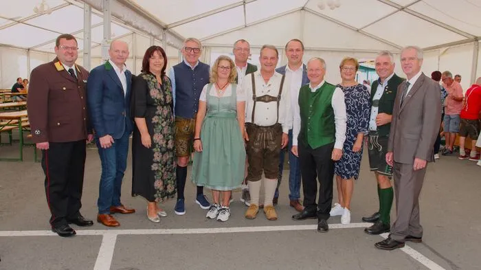 Mit zahlreichen Gästen feierte man 120 Jahre Gasthaus Schwarz.
