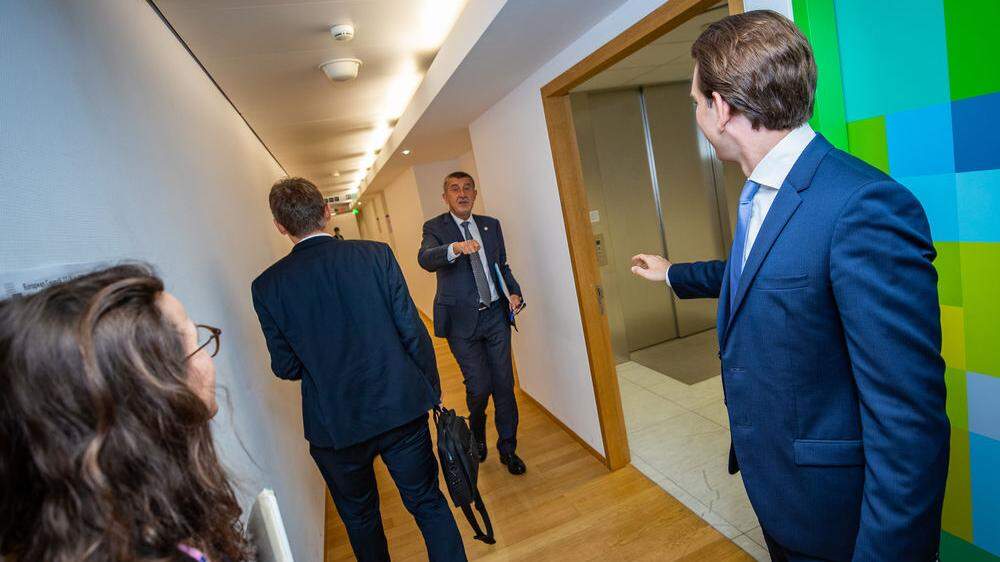 Bundeskanzler Sebastian Kurz (im Hintergrund Tschechiens Premier Babis)  soll im Namen der Nettozahler-Allianz der &quot;Sparsamen Vier&quot; (Österreich, Schweden, Dänemark, Niederlande) sprechen, hieß es aus diplomatischen Kreisen