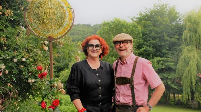Christa und Werner Sonnleitner luden am vergangenen Samstag ein nach Pöllau bei Gleisdorf, Gemeinde Markt Hartmannsdorf, zum Sonnenwendfeuer - dem bereits traditionellen "Sonniwend".