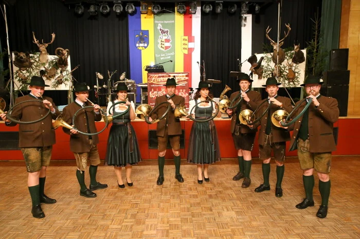 Auch die Jagdhornbläsergruppe Althofen/Guttaring unter Hornmeister Matthias Müller (rechts) gab Proben ihres musikalischen Könnens. 