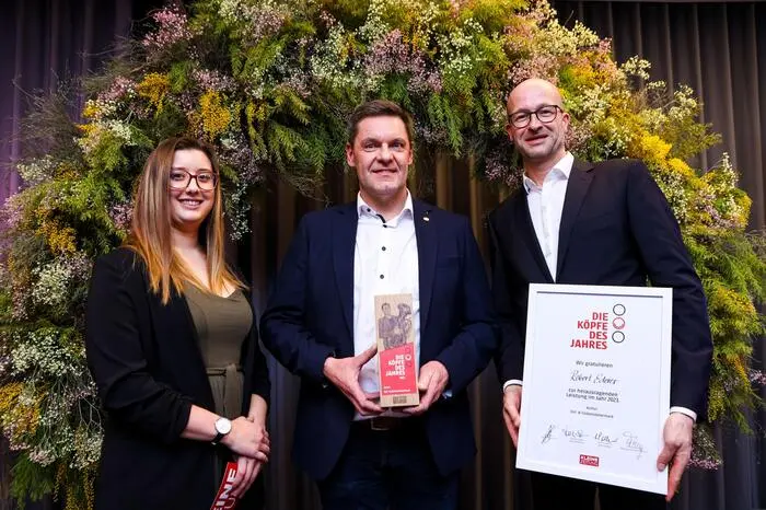 Robert Ederer (Gewinner in der Kategorie Kultur) mit Kleine-Zeitung-Redakteurin Livia Steiner und Bernd Pürcher (Bühnen Graz)