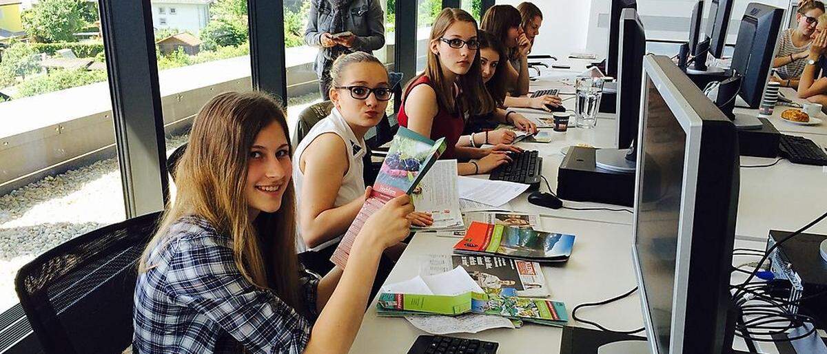 Die Schülerinnen und Schüler der HLW Krieglach arbeiteten konzentriert an ihren Texten