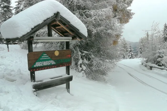 Tief winterlich präsentiert sich etwa die Frauenalpe im Bezirk Murau.