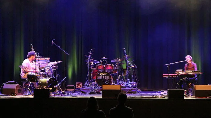 Das zweite Konzert des zweitägigen KUKUK-Festivals im Kunsthaus in Weiz eröffnete das Pop-Duo Gazelle and the Bear.