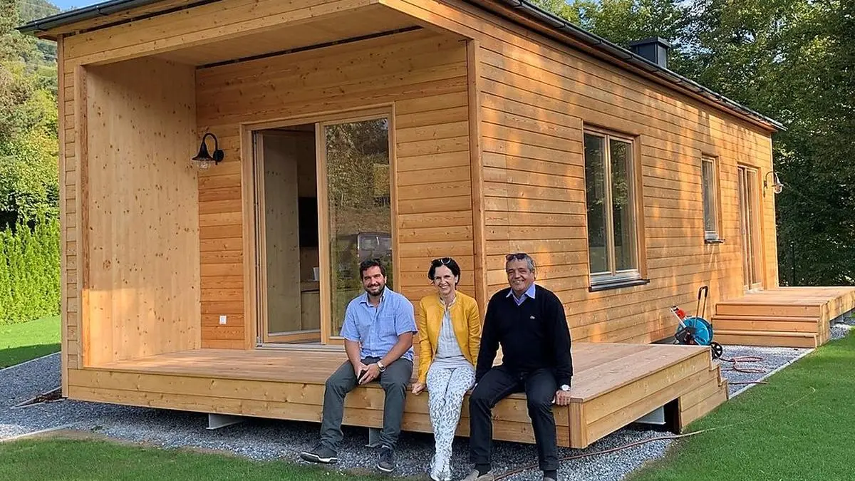 Ab dem nächsten Jahr werden die ersten Häuser ausgeliefert: Fabian, Ingrid und Franz Gasser 	