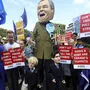 Mit einer riesigen Boris Johnson-Puppe zogen die Demonstranten durch London 