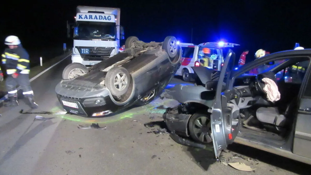 Die Feuerwehr Fürstenfeld entfernte die Unfallfahrzeuge