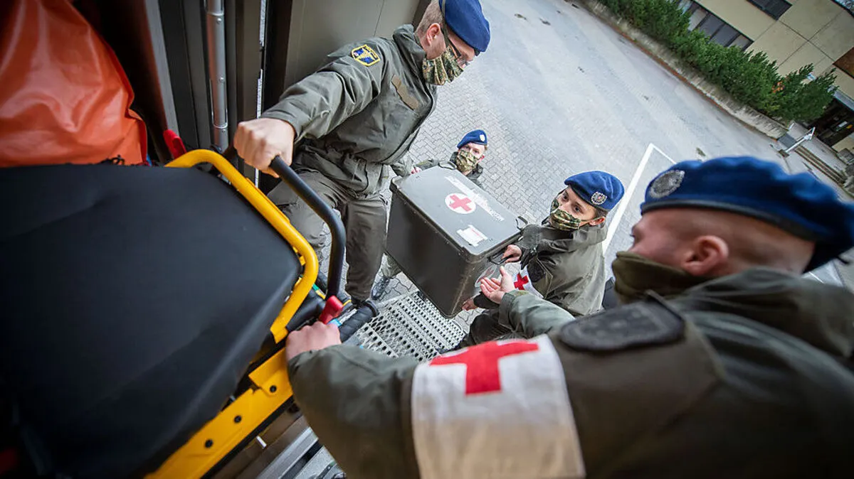 Soldaten des Entsendekontingentes  bei der Einsatzvorbereitung in der Benedek-Kaserne