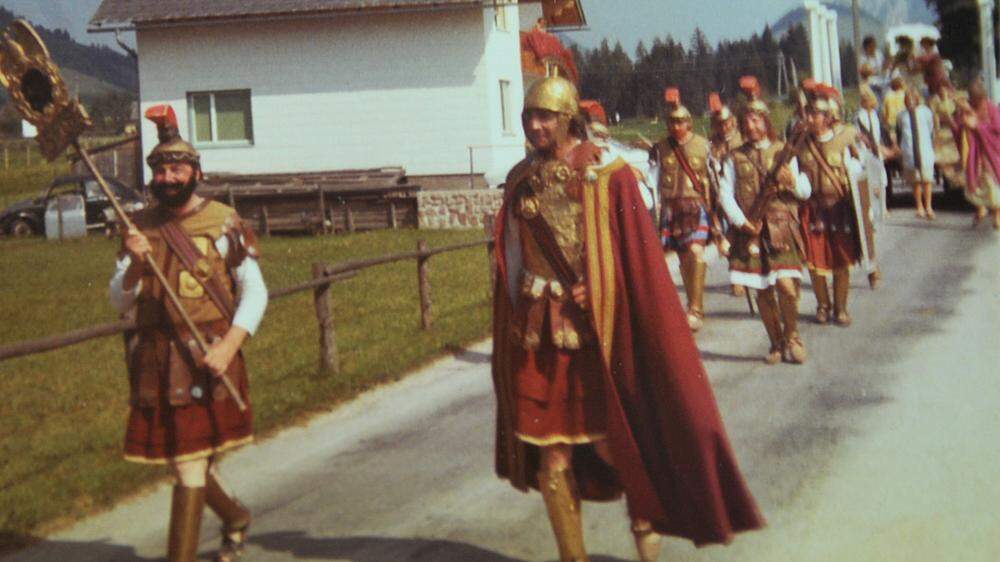 Römer beim Umzug 1972 in Bad Mitterndorf: Schon aus der Römerzeit ist eine Heilquelle überliefert
