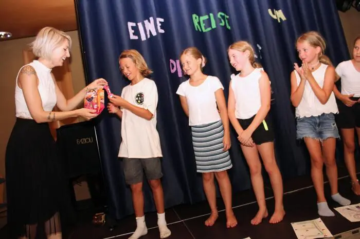 Auch ein Ausflug zur Burgruine Ligist stand auf dem Programm, wo sich die Kinder gegenseitig ein selbst geschriebenes Theaterstück vorführten.
