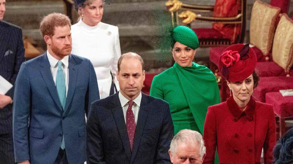Das neue „Royal“-Buch soll dem britischen Königshaus das Fest verderben