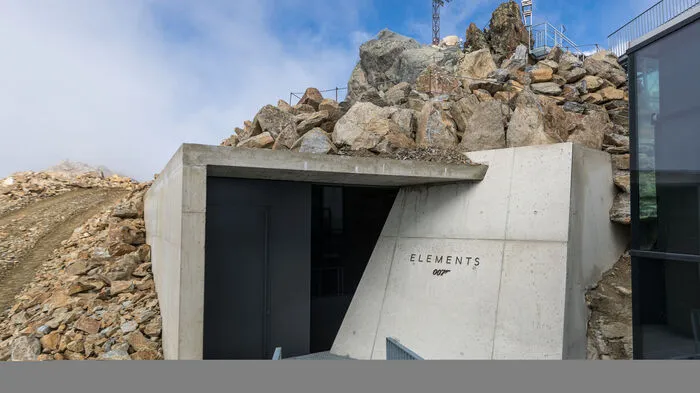 Mehr als dreieinhalb Jahre nach den James-Bond-Dreharbeiten zu "Spectre" in Sölden, wurde dem Agenten dort ein museales Monument geschaffen.