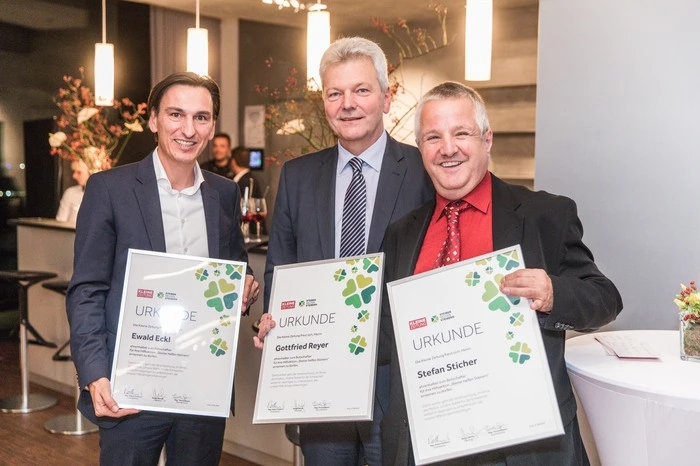 Auch die "bit group" hat sich immer wieder für die Hilfsorganisation eingesetzt - ob unter Gründer Stefan Sticher (nicht im Bild) oder seinem GF-Nachfolger Ewald Eckl mit Pressesprecher Gottfried Reyer