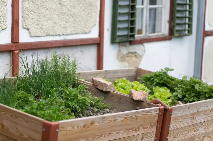 Auch ein Hochbeet darf da natürlich nicht fehlen.