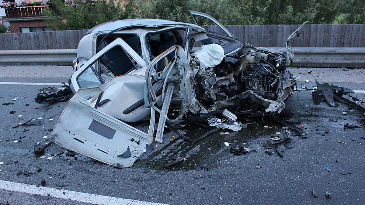 Wie durch ein Wunder hat die Lenkerin den Unfall überlebt