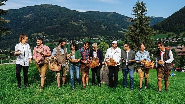 Anna Hinteregger, Georg Walder, Martina Hinteregger, Karin Schabus, Thomas Unterweger, Gerhard Ortner, Johannes Weissensteiner, Jakob Forstnig, Michael Prägant und Moritz Hinteregger von der Slow Food Gemeinschaft