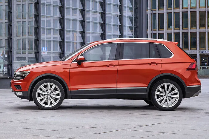 Die zweite Generation des Bestseller-SUV von Volkswagen ist zu einen einem Ab-Preis von 26.490 Euro zu haben. Die ersten Fahrzeuge werden voraussichtlich gegen Ende April auf unseren Straßen zu sehen sein.