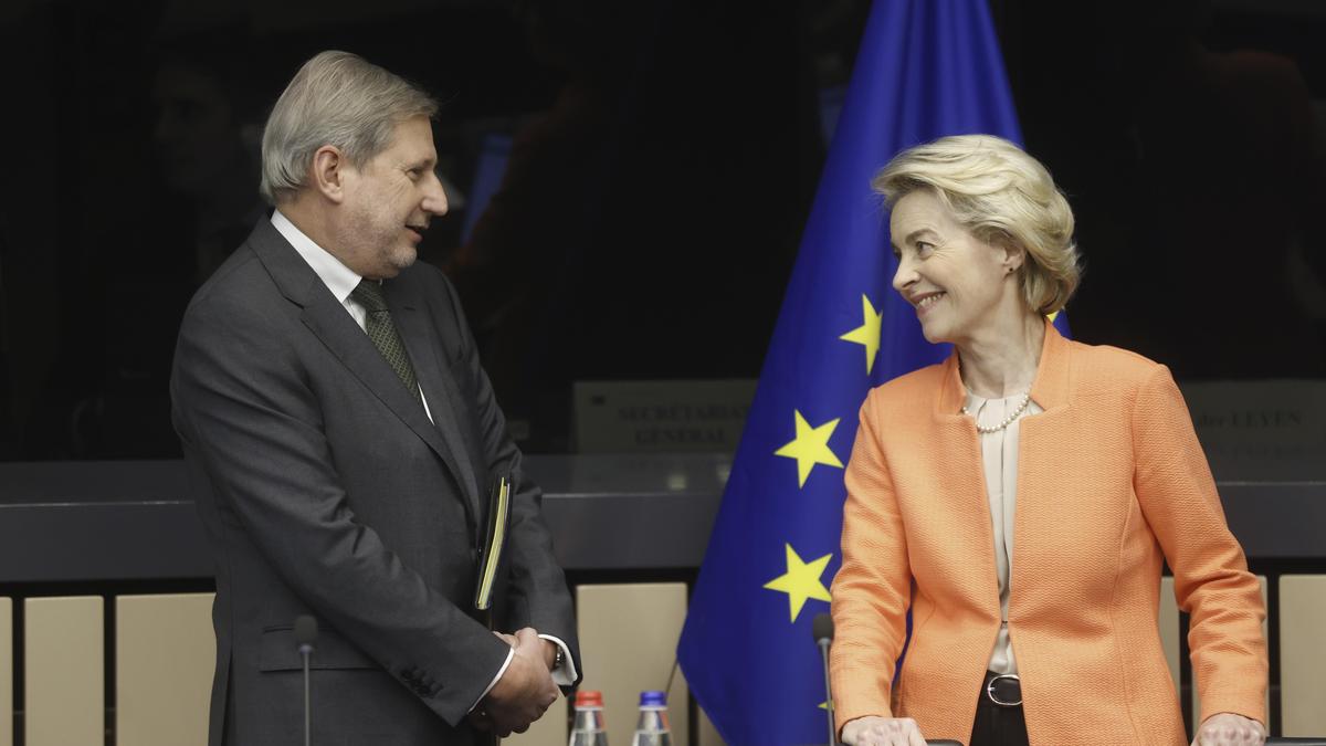 Johannes Hahn war EU-Kommissar für Haushalt und Verwaltung an der Seite von Ursula von der Leyen. In ihrer kommenden Amtszeit wird mit Magnus Brunner erneut ein Mann von Österreich nach Brüssel geschickt.