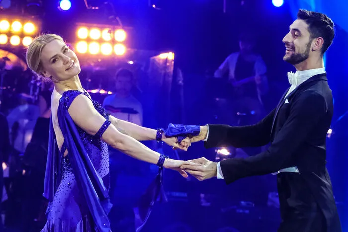 Nicole Wesner (41) lebt seit 2006 in Wien. 2012 wurde sie Profiboxerin und 2019 möchte sie mit Profi Dimitar Stefanin „Dancing Star“ werden. Das Paar entwickelt sich zu einem Favoriten. Tänzerisch top!