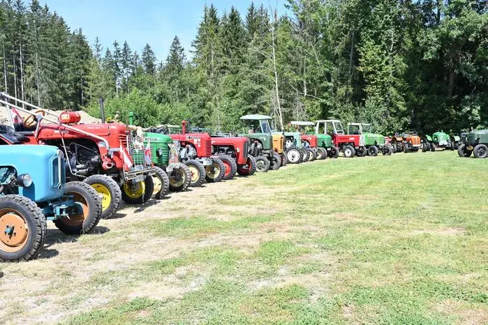 Auch zahlreiche befreundete Vereine und Traktorfreunde waren vertreten. Unter den Gästen fanden sich unter anderem die Traktorfreunde Maria Gail, die Traktorfreunde Maltschach, die Dieselfreunde Nockberge sowie der Steyr-26-Traktorclub.