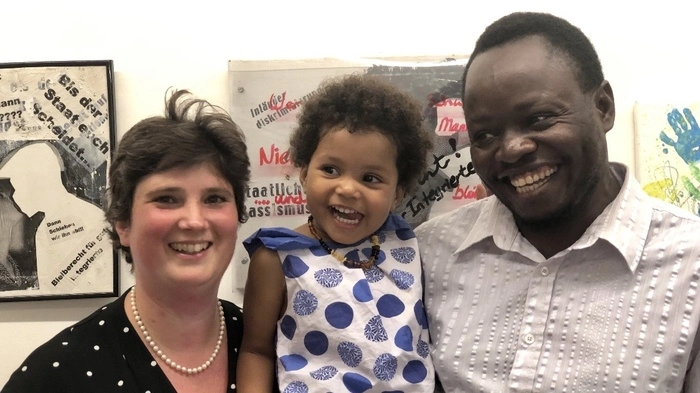 Stefanie und Samson Ogiamien mit Tochter Paula