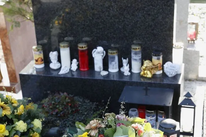 Das Familiengrab befindet sich am Grinzinger Friedhof.
