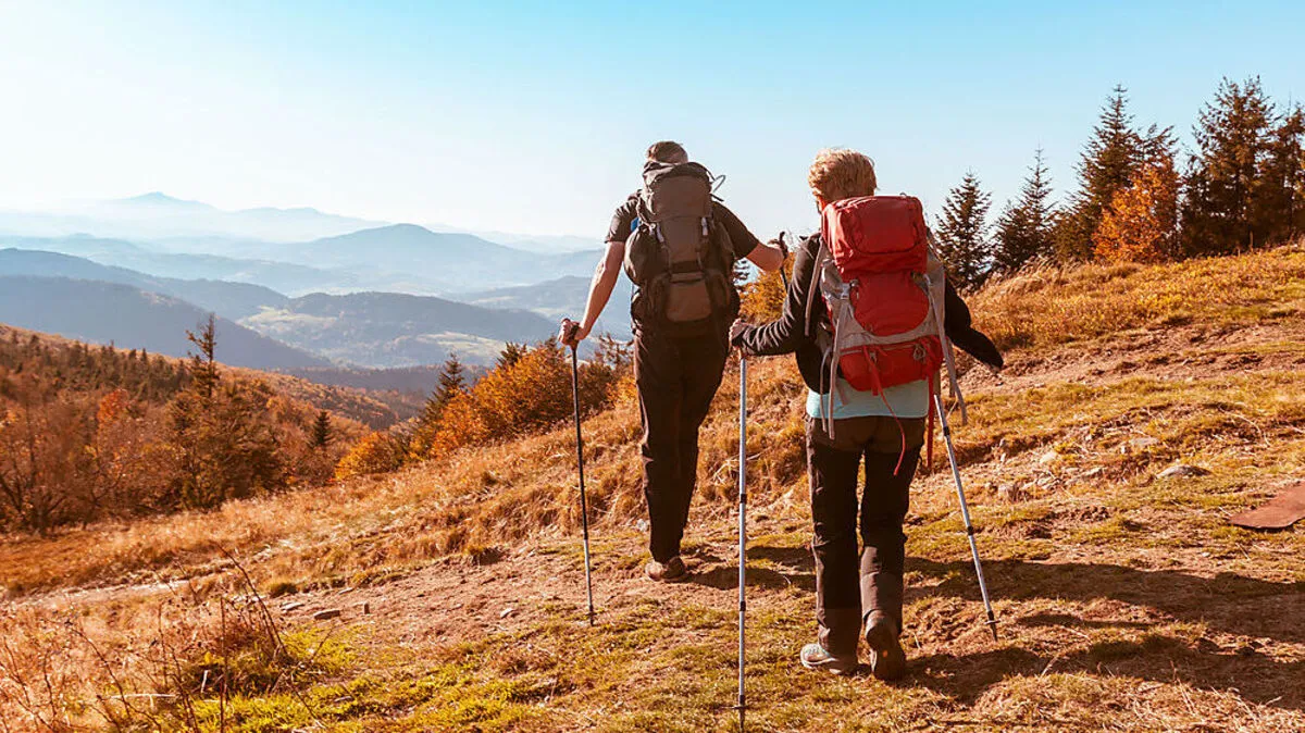 Durch den goldenen Herbst wandern