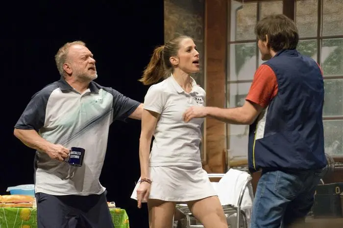 Das unterhaltsame Stück und die hervorragenden Schauspieler Reinhard Nowak, Johannes Petautschnig, Anatol Rieger, Anna Sophie Krenn und Alexander Hoffelner hätten mehr Publikum verdient.