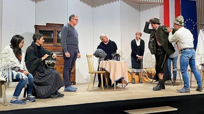 Die Proben laufen auf Hochtouren: Die Theatergruppe KampuZ führt nach 26 Jahren noch einmal „Der zerbrochene Krug" auf	