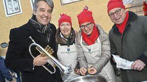 Stefan Hofer von der Bürgermusik Millstatt, Bürgerfrauen-Obfrau Christa Aniwanter, Eva Sichrowsky und Wilfried Koller