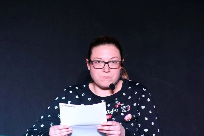 Alexandra Stirn in "Radio Coppl": "Die Gemeinde Eisenkappel-Vellach konnte nun neben ihren E5 Status ein weiteres Prädikat einheimsen. Sie wurde zur reinsten Gemeinde Österreichs gekührt, denn jeder zweite Über-16-Jährige kommt alltäglich mit an Fetzten Ham.'