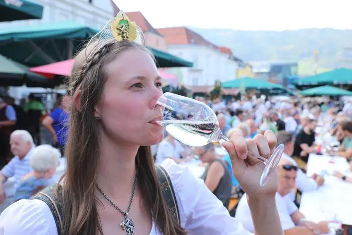 Auch die frisch gekürte Weinkönigin Magdalena I. ließ es sich nicht nehmen, in die Gösser Bier-Stadt Leoben zu kommen. 
