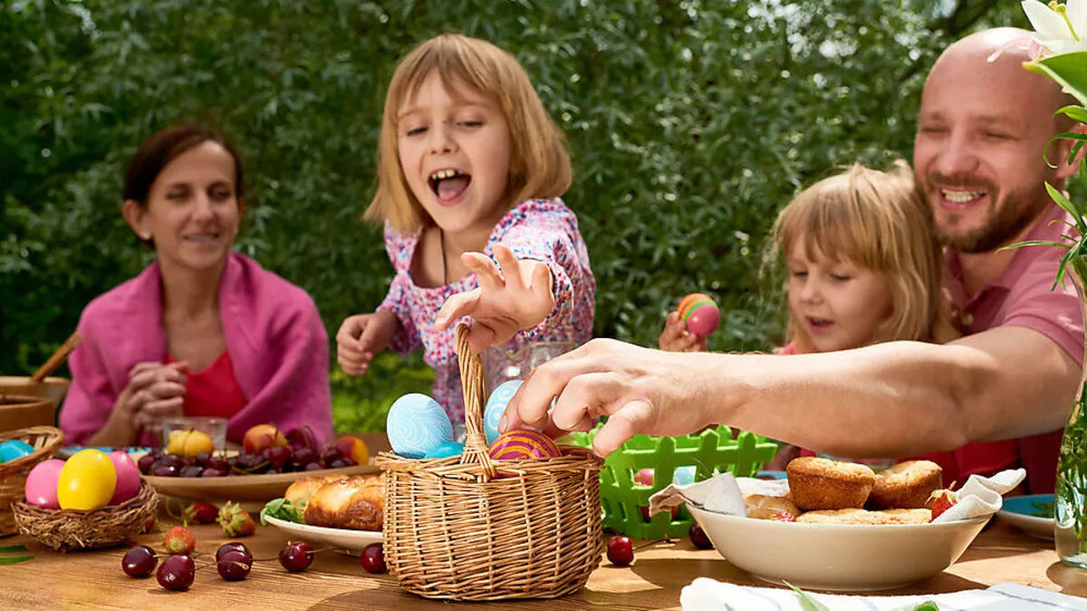 Stimmen Sie sich mit der Kleinen Zeitung auf den Frühling ein – zum Beispiel mit Kren und Würstel für die Osterjause, die Sie Gründonnerstag und Karfreitag in der Redaktion in Leoben abholen können
