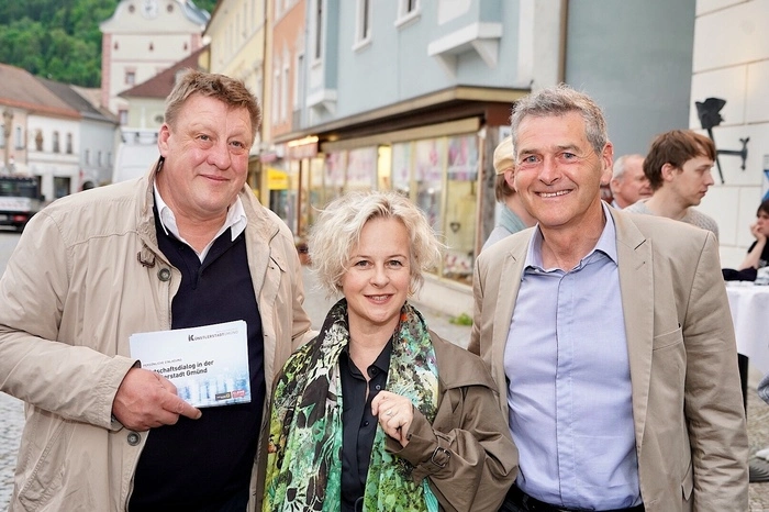 Bürgermeister Josef Jury, Intendantin Angelica Ladurner und Sponsor Gebhard Oberbichler von der Kärntner Sparkasse