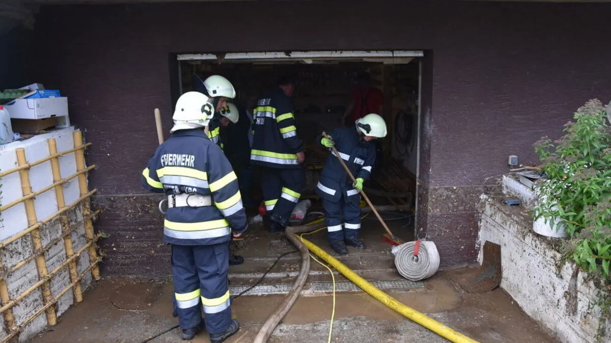 Alle Hände voll zu tun hatten die Feuerwehrmänner
