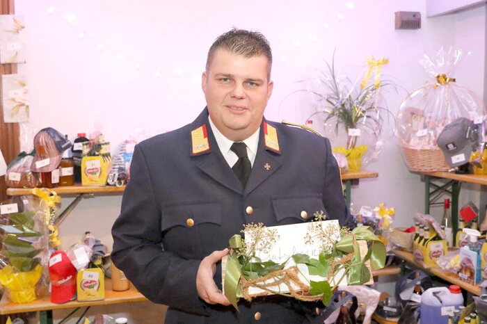 Sichtlich erfreut über den Besucherandrang zeigten sich Feuerwehrkommandant Andreas Nuart (Foto) und Stellvertreter Rene Haimburger, die unter anderen Bürgermeister Harald Tellian, Landtagsabgeordneten Günter Leikam sowie Fleischermeister Gernot Haimburger willkommen heißen konnten. 