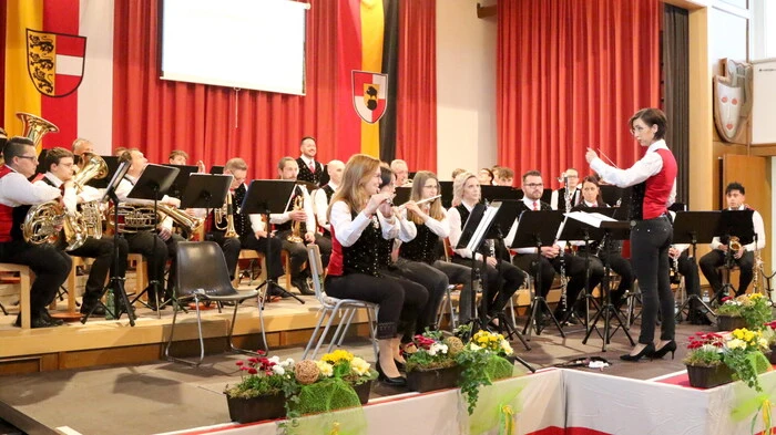 Mit einem kunterbunten Programm vom Marsch bis hin zum Chart-Hit lud am Samstag die Marktmusik Eberstein unter Obfrau Verena Pliemitscher zum Frühjahrskonzert in das Kulturhaus. 