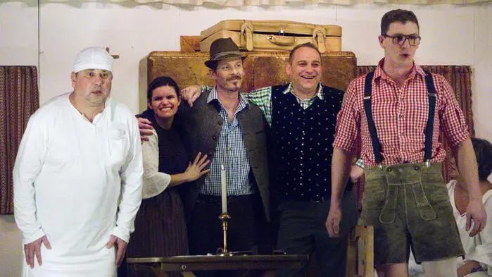 Mit der Bauernposse „Der Lausbua“ von Hans Dengel feierte die Theaterrunde Lobmingtal ihr 20-jähriges Bestehen – und das mit vergnüglichen Vorstellungen in der Volksschule Kleinlobming. 