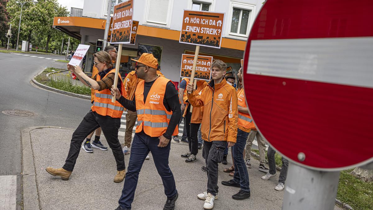 Die angekündigte Erhöhung von Lieferando zeige, dass der Druck der Beschäftigten wirkt, sagt die Gewerkschaft