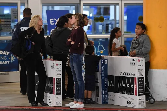 Beliebt sind auch Schuhe (32 Prozent), Parfums, Körperpflege- sowie Kosmetikprodukte (31 Prozent) und Haushaltsgeräte (30 Prozent).